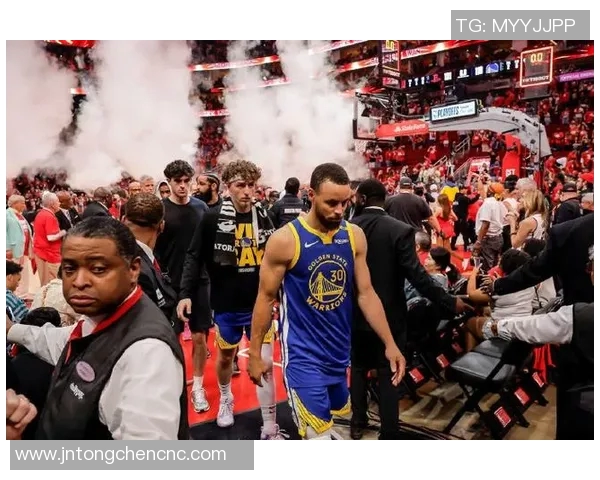 2017年火箭队与勇士队激战回顾：经典对决与精彩瞬间的深度解析