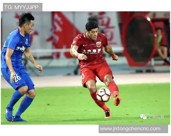 上港与重庆激战正酣比分悬念迭起引发球迷热议 上港与重庆激战正酣比分悬念迭起引发球迷热议