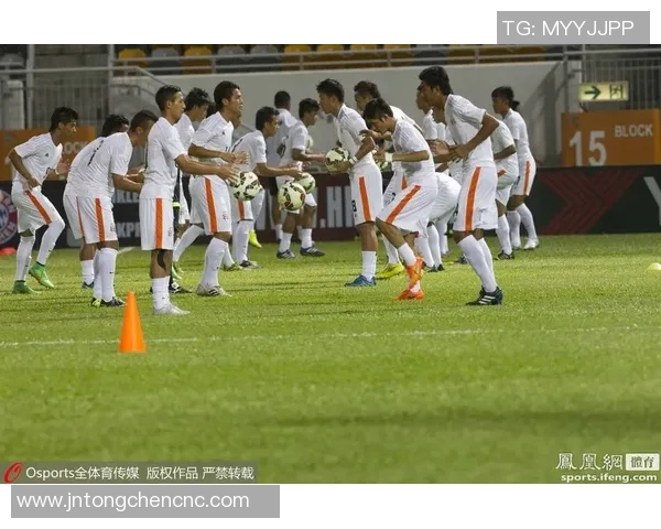 中国香港足球队迎战韩国队力争在主场取得佳绩