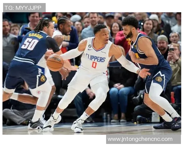 丹佛掘金与费城76人激战正酣谁将赢得这场精彩对决