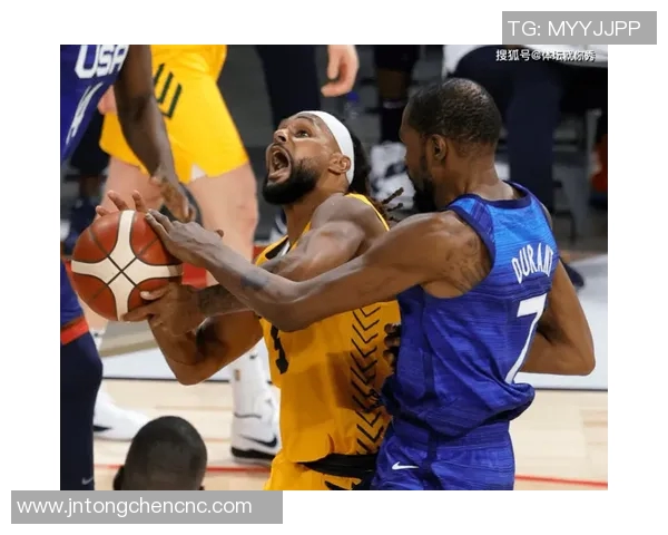 火箭队与小牛队激战正酣1月25日精彩对决引发球迷热议