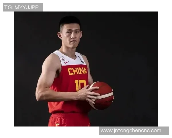 周鹏：从篮球场上的巨星到生活中的奋斗者，见证梦想与坚持的力量