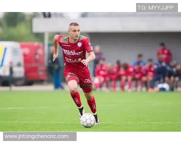 威尔郡与华斯兰德的激烈对决揭示足球战术与团队协作的重要性