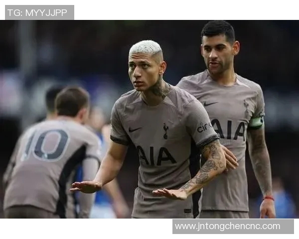 埃弗顿与热刺激战正酣比分结果揭晓引发球迷热议