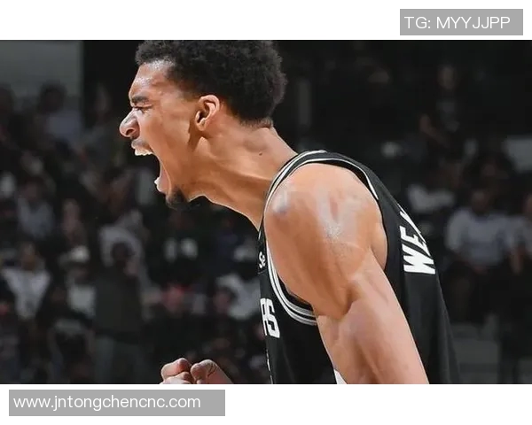 文班亚马场均20分10篮板3盖帽表现抢眼新秀奖争夺战已无悬念