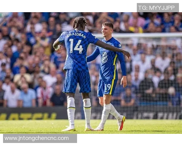 达尼洛的足球之路：从青训小将到世界舞台的闪耀明星